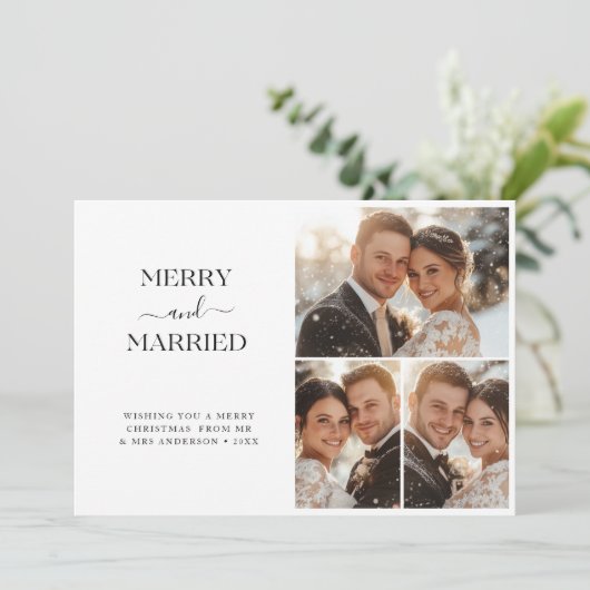 Whimsy Script Vrolijk en getrouwd Kerstmis 3 foto Feestdagenkaart (Staand voorkant)