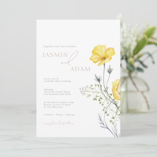 Whimsy Wildflower Mosterd Geel Monogram Bruiloft Kaart (Staand voorkant)