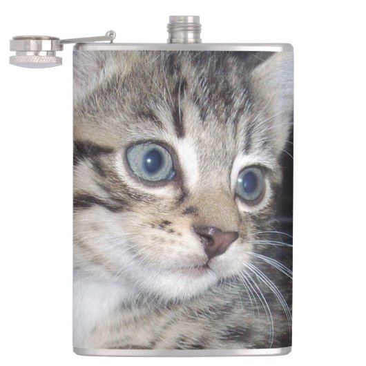 Whiskers of Trouble: Het ondeugende Tabby Kitten Heupfles (Geopend)