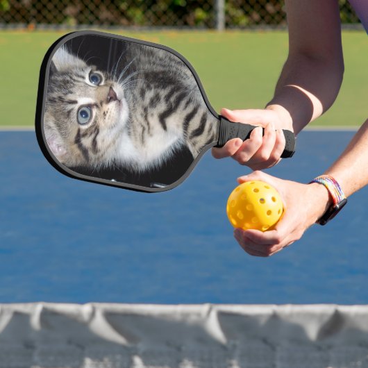 Whiskers of Trouble: Het ondeugende Tabby Kitten Pickleball Paddle (Insitu)