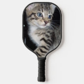 Whiskers of Trouble: Het ondeugende Tabby Kitten Pickleball Paddle (Achterkant)
