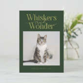 Whiskers & Wonder Cat Foto Groene Kerst Feestdagenkaart (Staand voorkant)