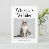 Whiskers & Wonder Cat Foto Witte Kerst Feestdagenkaart (Staand voorkant)