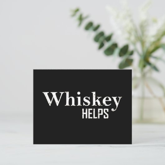 Whiskey helpt grappige drink alcoholcitaten feestdagenkaart (Staand voorkant)