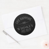 Whiskey helpt grappige drink alcoholische gezegden ronde sticker (Envelop)