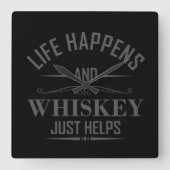 Whiskey helpt grappige drink alcoholische gezegden vierkante klok (Voorkant)