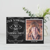 Whiskey Label Surprise Birthday Party Invitation Kaart (Staand voorkant)