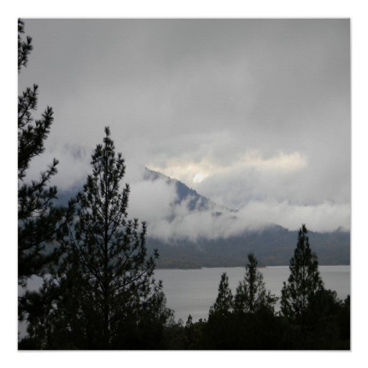 Whiskeytown Lake met de mistende mist... Poster (Voorkant)