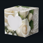 Whisper of Elegance: Rozen kant en tijdloze geloft Bedankdoosjes<br><div class="desc">Op de foto staan elegante witte rozen,  wit kant en diamanten</div>