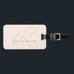 Whisper Pink Elegant Minimalist Monogram Bagagelabel<br><div class="desc">Een elegant monogram logo is te zien op dit bleke roze bagagelabel met een minimalistisch beroep. Geef eenvoudig de steekproeftekst met uw details uit. U kunt lijnen van tekst toevoegen of verwijderen zoals nodig om uw vereisten aan te passen. Als u het monogram uitgeeft en vindt moet het opnieuw centreren,...</div>