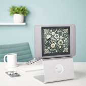 Whispered Clover Knotwork Garden Sticker (Laptop op bureau)