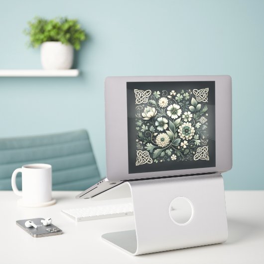 Whispered Clover Knotwork Garden Sticker (Laptop op bureau)