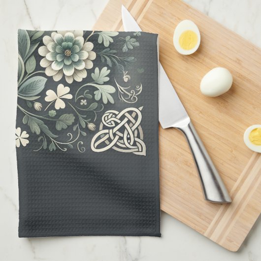 Whispered Clover Knotwork Garden Theedoek (Quarter Fold)