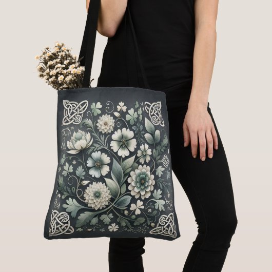 Whispered Clover Knotwork Garden Tote Bag (Dichtbij)