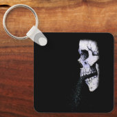 Whispering Bones Sleutelhanger (Voorkant)