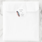 Whispers of Grace Feathered Elegance Minimalisme Ronde Sticker (Tas)