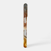 Whispers of Light Golden Abstract Cloud Flow iPhone 16 Hoesje (Rechterkant)