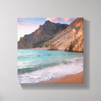 Whispers of Natuur - Schilderachtig strand en berg Canvas Afdruk