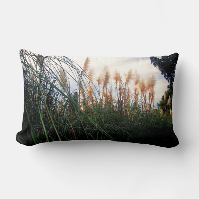 Whispers of the Wind: De Witte Pampas Grassen Kussen (Voorkant)