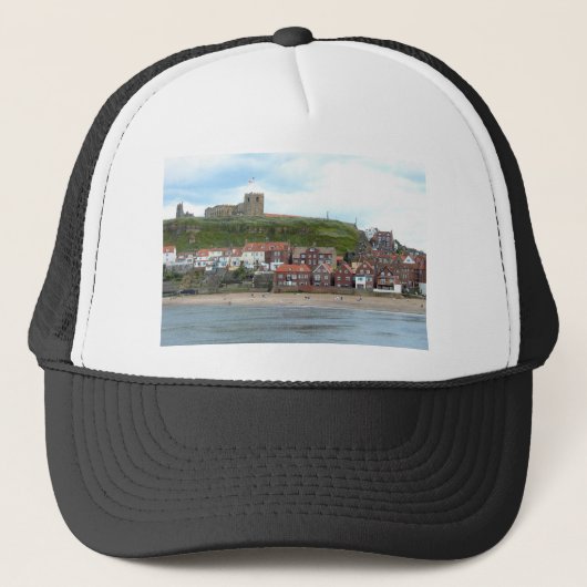 Whitby in North Yorkshire Trucker Pet (Voorkant)