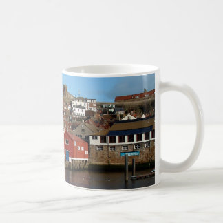 Whitby met oud Lifeboot huis Koffiemok