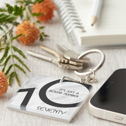 White 70 Decade Birthday Sleutelhanger (Voorkant Rechts)