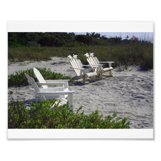 White Adirondack Chairs on Beach Foto Afdruk (Voorkant)
