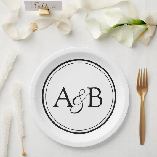 White and Black Monogram and Ampersand Couple's Papieren Bordje (Huwelijk)