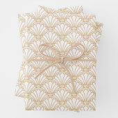 White and Gold Art Deco Fan Flowers Motif Inpakpapier Vel (In situ)