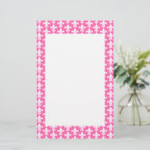 White and Hot Pink Fleur de Lis Pattern Briefpapier (Staand voorkant)