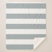 White and Light Blue Striped Sherpa Throw Blanket  (Voorkant)