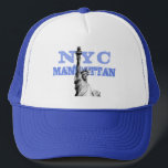 White and Royal Blue Nyc New York City Manhattan Trucker Pet<br><div class="desc">White and Royal Blue Nyc New York City Manhattan Liberty Statue Elegant Distress Text Sjabloon Trucker Hat.</div>