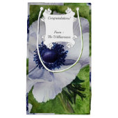 White Anemone Flower with Navy Blue Center Klein Cadeauzakje (Voorkant)