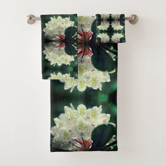 White Azalea Flower with Raindrops Abstract Bad Handdoek (Insitu)