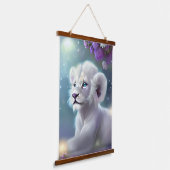 White Baby Lion Cub Fantasy Hangend Wandkleed (Gebogen)
