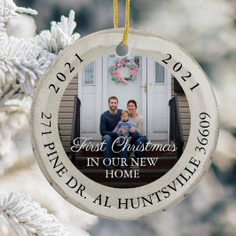 White Birch Slice Eerste Kerstmis in ons nieuwe th Keramisch Ornament