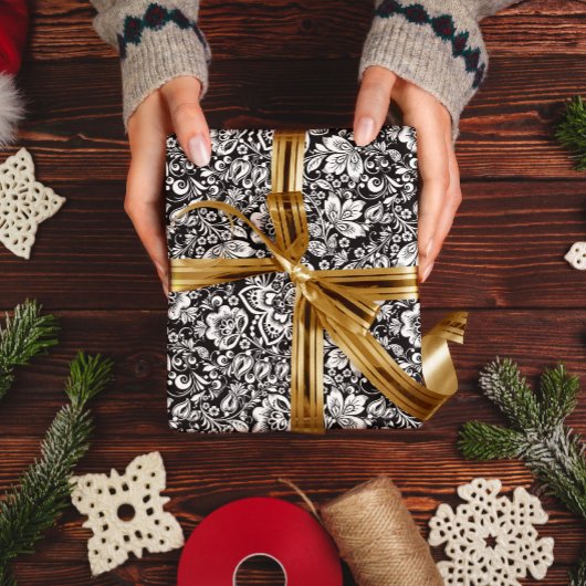 White & Black Floral DamasPattern Cadeaupapier