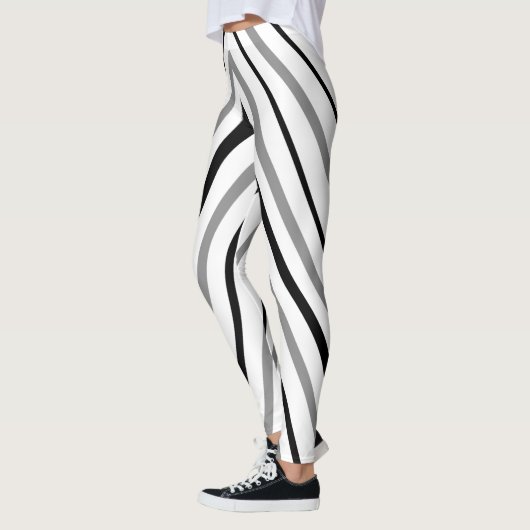 White Black Grey Chevron Stripe Pattern Leggings (Links)