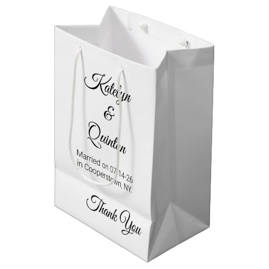 White & Black in Elegance: Wedding Medium Cadeauzakje (Voorkant Gekanteld)