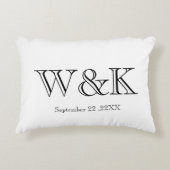 White & black monogram wedding keepsake accent kussen (Voorkant)