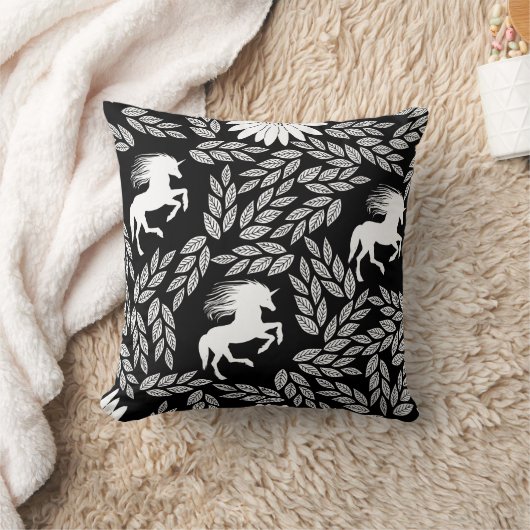 White & Black Trendy Unicorn & Floral Pattern Kussen (Deken)