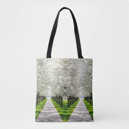 White Bloom Arch - De elegantie van Natuur in een Tote Bag (Voorkant)