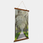 "White Blossom Lane – Tranquil Floral" Hangend Wandkleed (Gebogen)