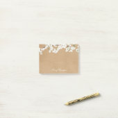 White Blossom Rustieke Kraft Script Naam Post-it® Notes (Op bureau)