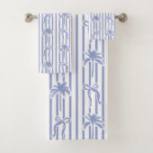White Blue Coastal Palm Trees Bows Stripes Pattern Bad Handdoek (Insitu)