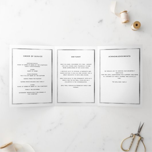 White blue floral phototri-vouwbegrafenisprogramma drieluik aankondiging (Binnen)