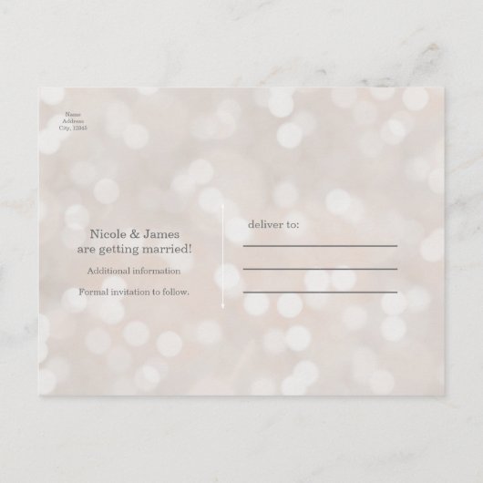 White Bokeh Modern Glamor Chic Save the Date Aankondigingskaart (Achterkant)