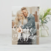 White Bold Modern Calligraphy Overlay Foto Save The Date (Staand voorkant)