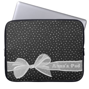 White bow and Ribbon on Stippen met naam Laptop Sleeve