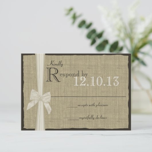 White Bow en Burlap bruiloft reactie RSVP Kaartje (Staand voorkant)
